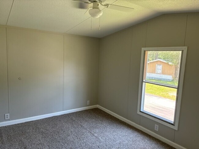 Building Photo - 139 Cynthia Ln