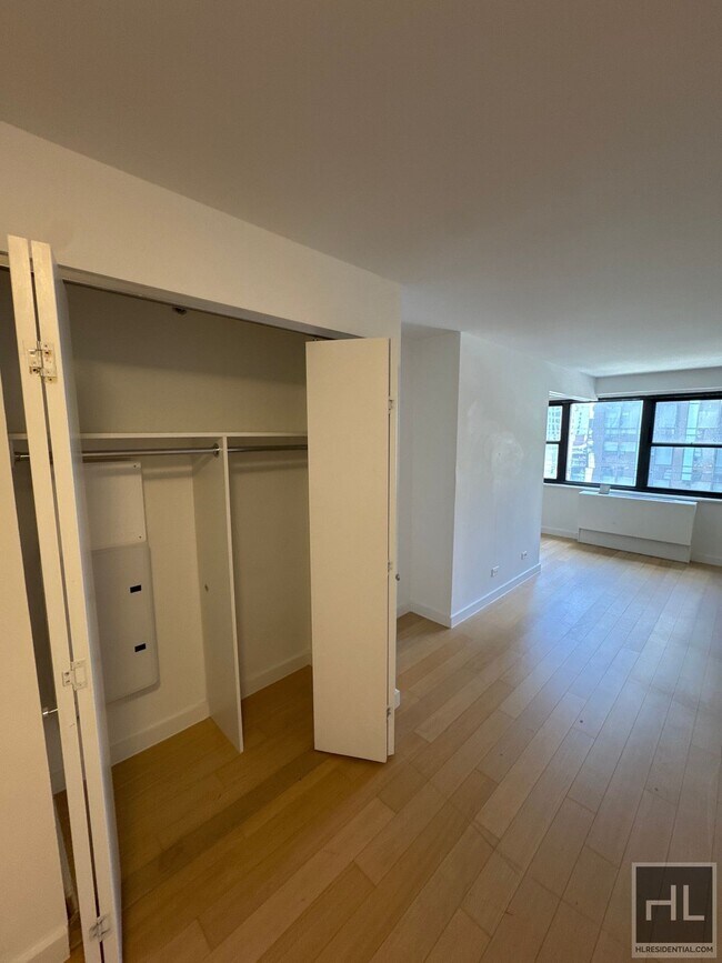 Foto del edificio - Beautiful 1 Bedroom In Murray Hill! $4,325
