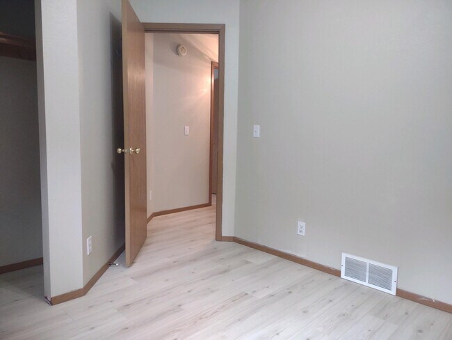 Foto del edificio - 307 E 4th Ave