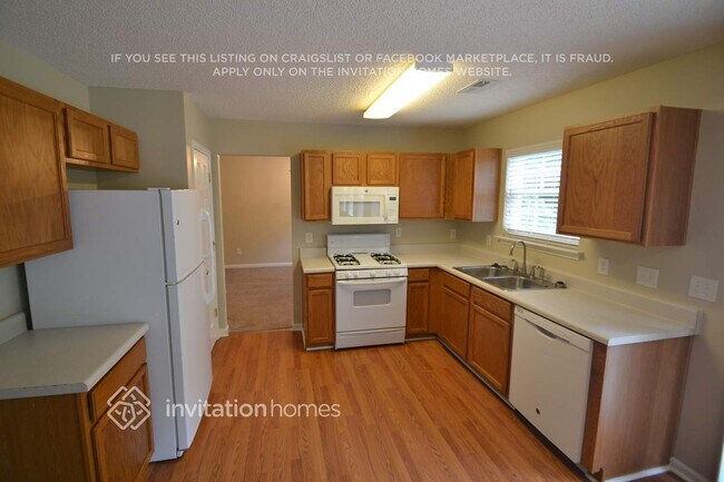 Building Photo - 6625 Forest Cross Dr