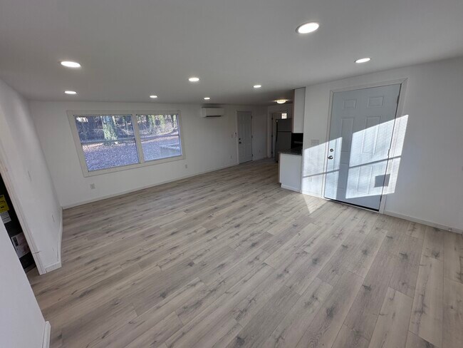 Building Photo - 1416 Oak Ln