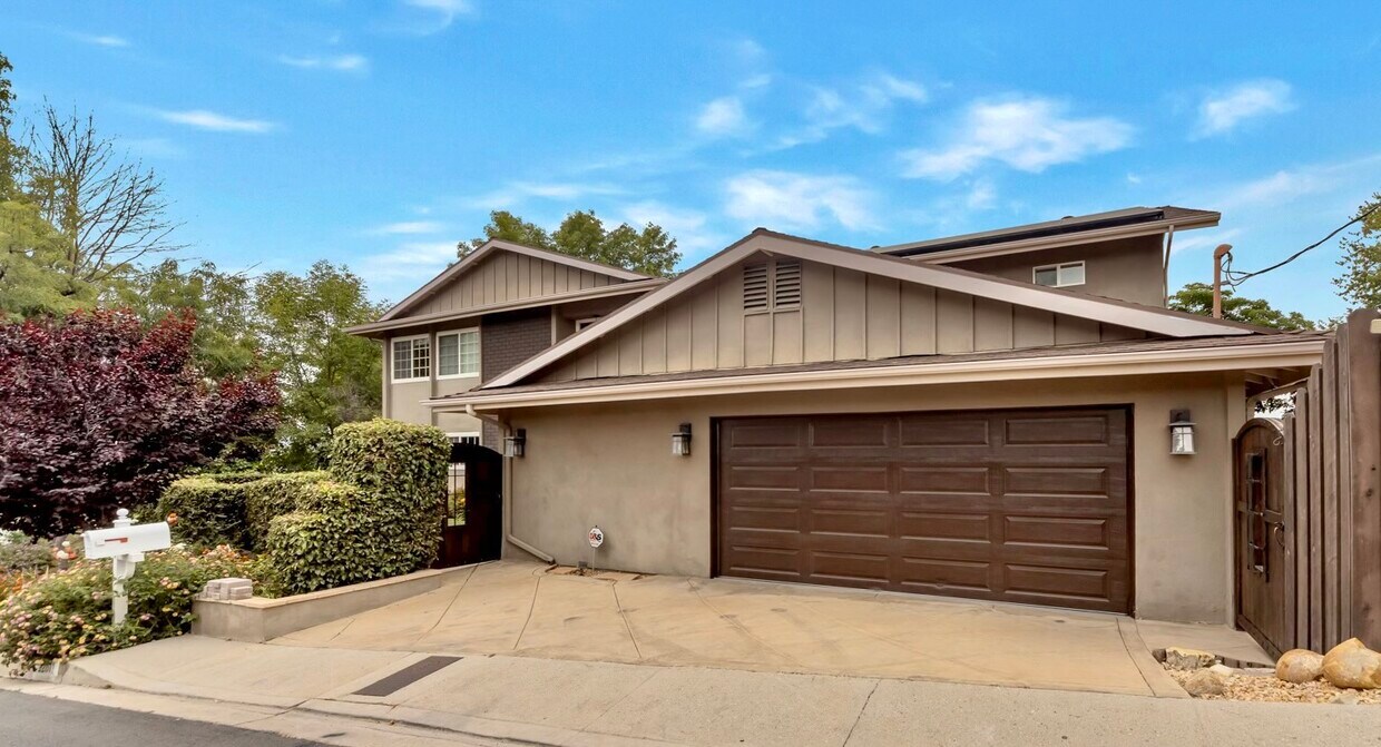 Primary Photo - 22811 Gershwin Dr