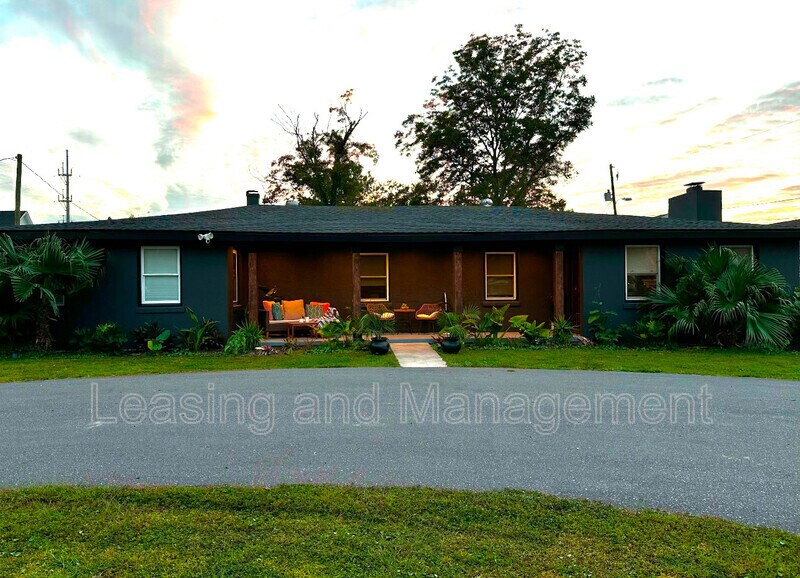 Foto principal - 823 Jordan St