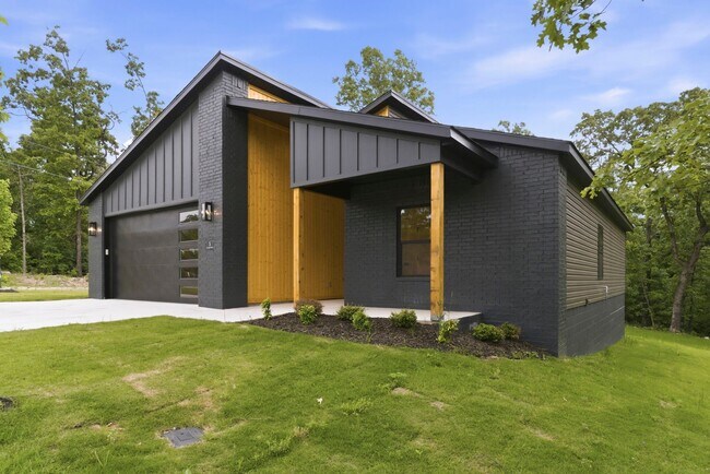 Building Photo - 5 St Asaph Dr