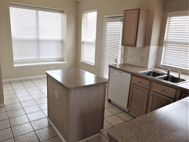 Building Photo - 1809 Mapleleaf Dr