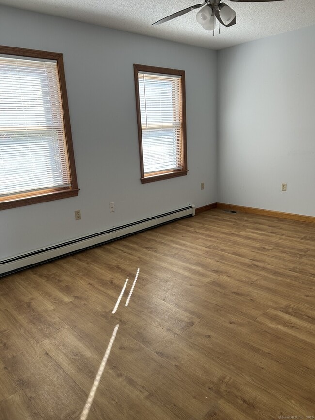 Building Photo - 176 N Cherry St