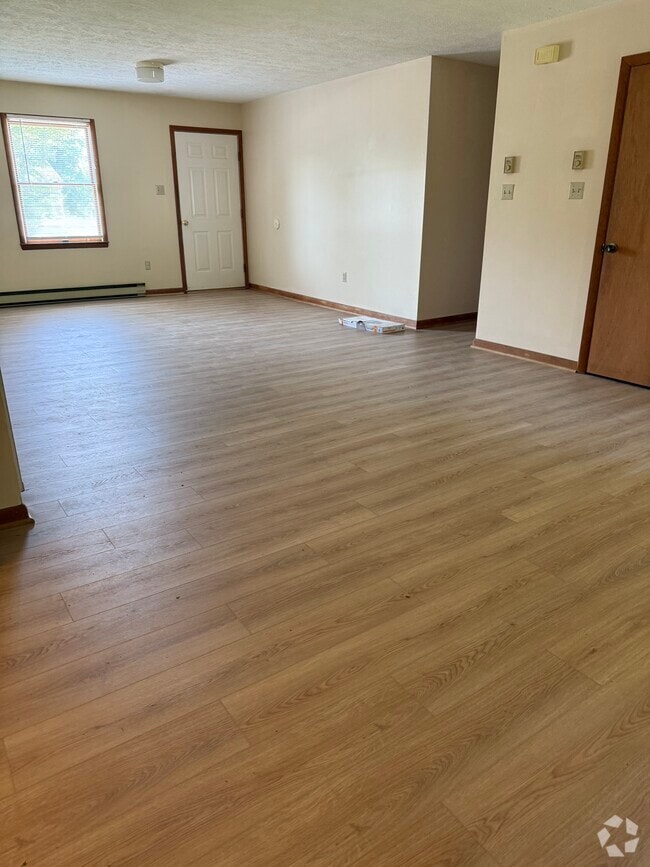 Building Photo - 105 Crystal Lake Ct