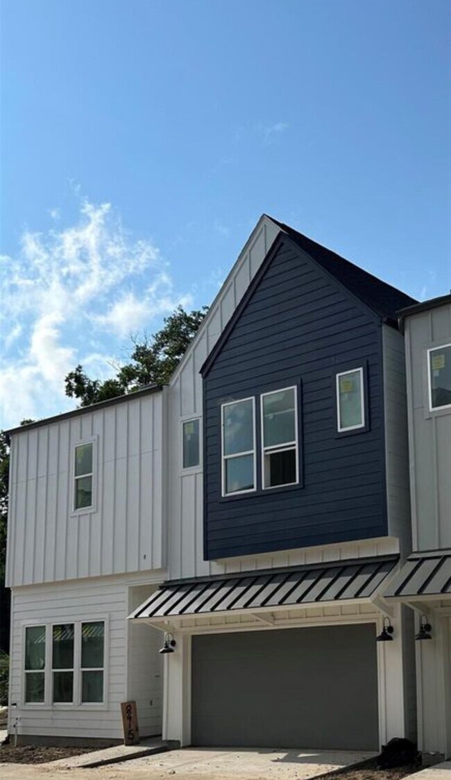Foto del edificio - 8912 Laverne Shumard Ln