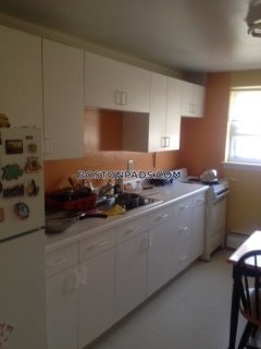 Primary Photo - 10 Vinal St