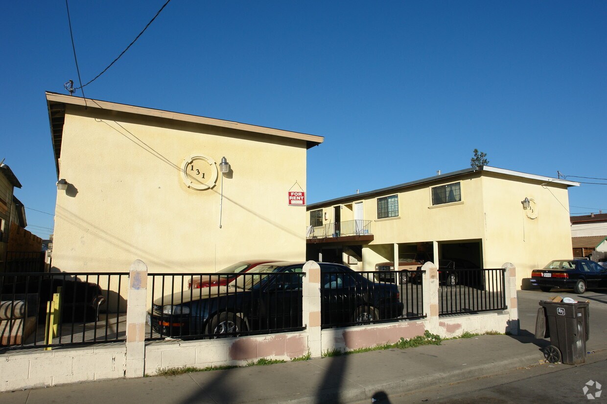 Building Photo - 131-133 Carr Ave