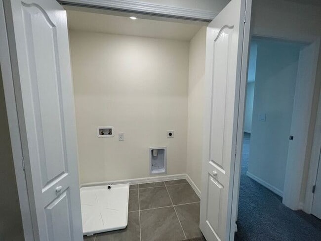 Building Photo - Beautiful, Newer 3/2.5 Apopka Townhome in Windrose!