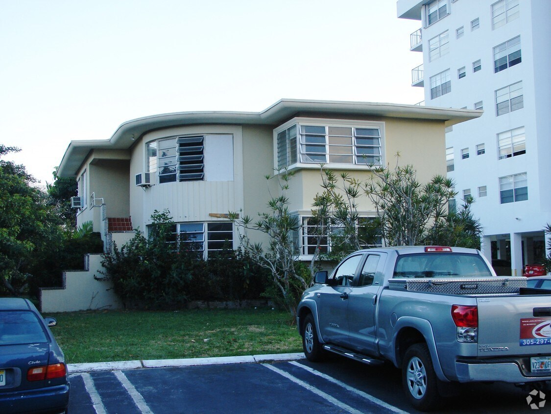 Foto del exterior - 1020 93rd St