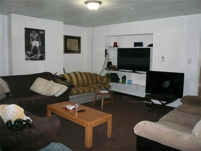 Photo - 154 Robinson St House