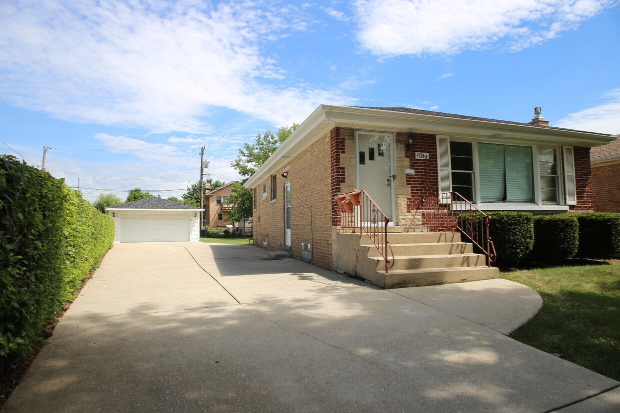 8214 W Wilson Ave, Norridge, IL 60706 House Rental in Norridge, IL