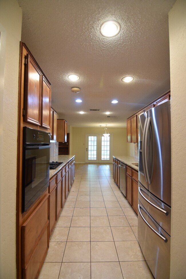 Building Photo - 2433 Canyon Creek Dr