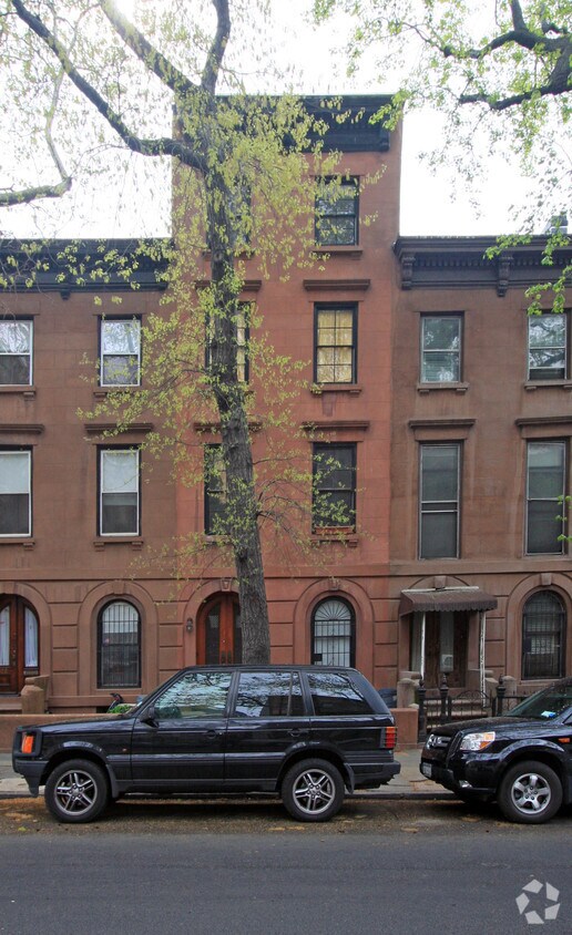 Primary Photo - 320 Clermont Ave