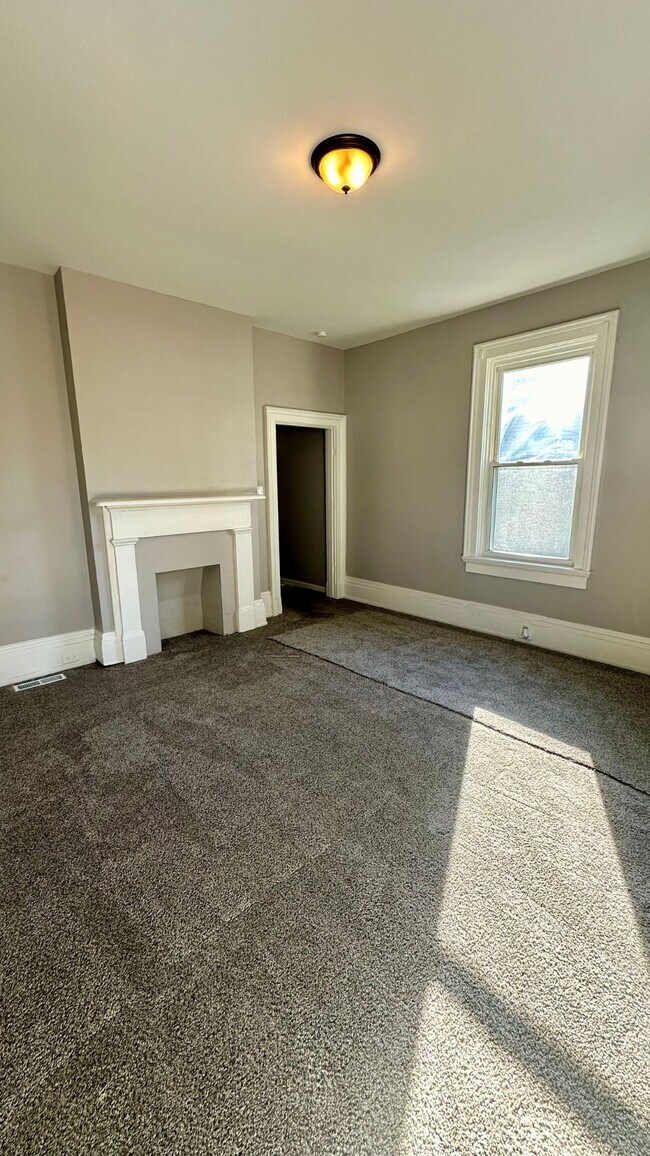 Building Photo - 25 Euclid St