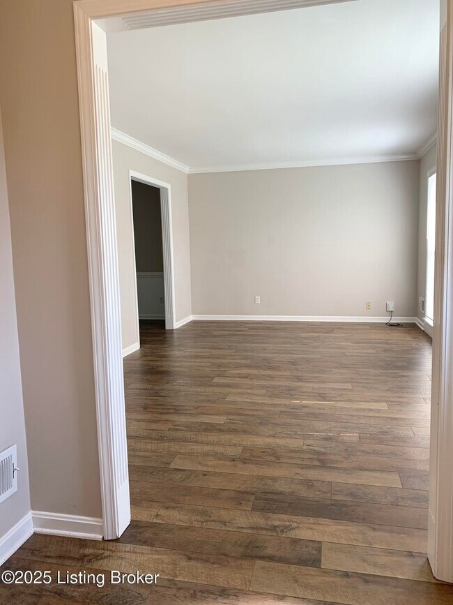 Foto del edificio - 9009 Thelma Ln