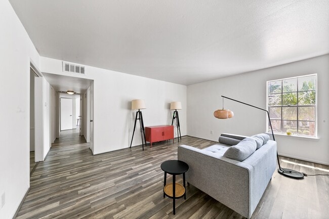 Foto del edificio - 361 N Post Oak Ln