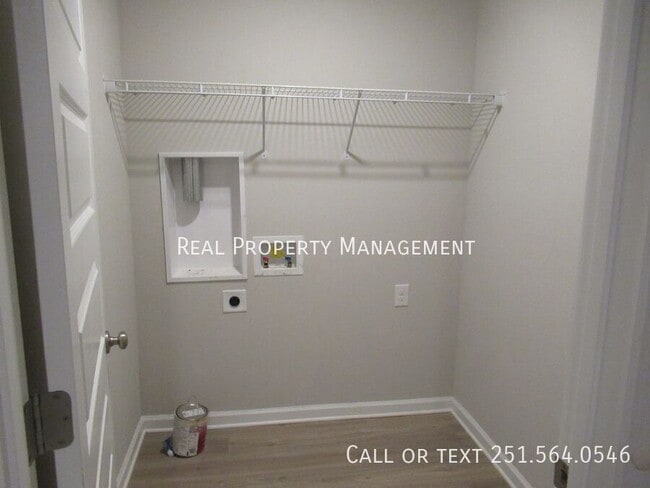 Foto del edificio - 8096 Colleton Dr N