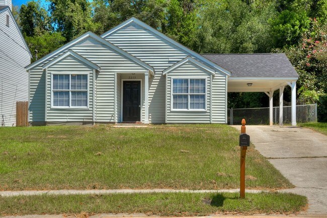 Building Photo - 2213 Birnam Pl