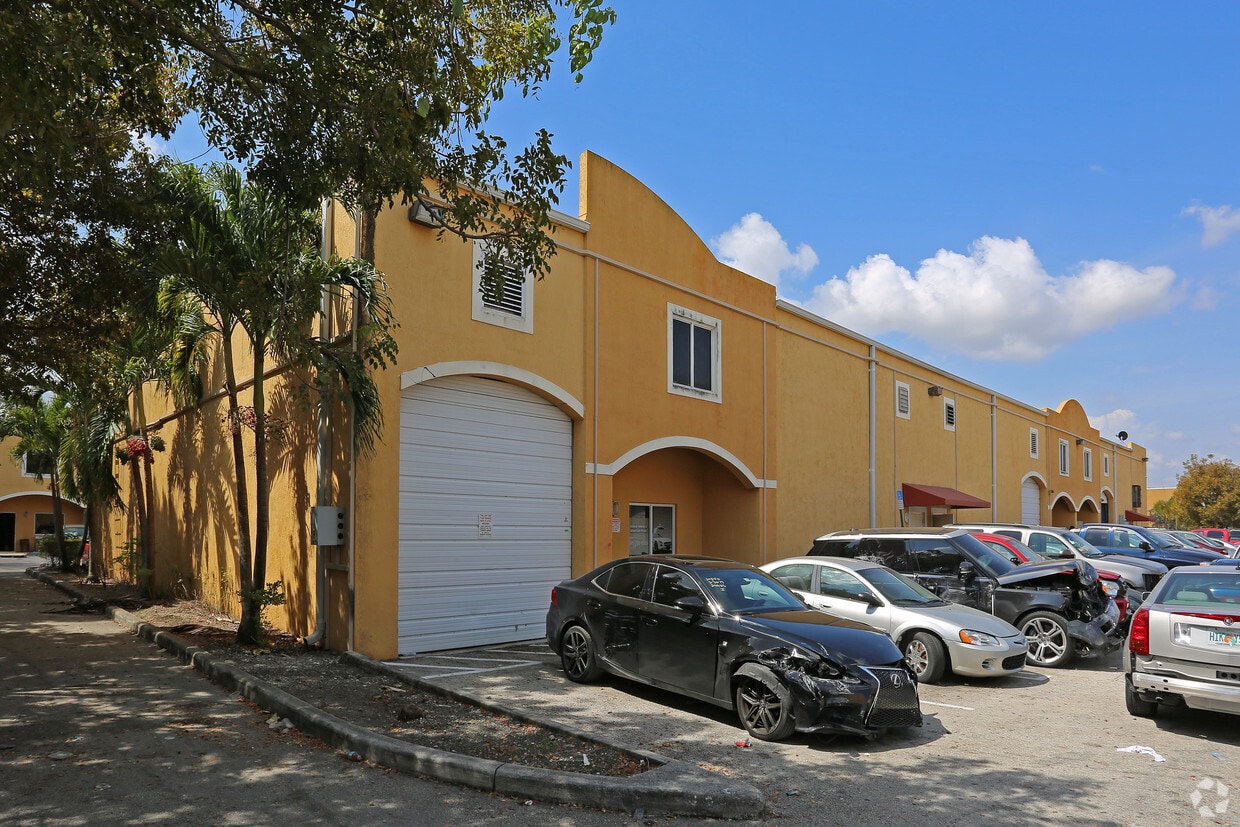 Photo - 13921 SW 143rd Ct (Miami, FL)