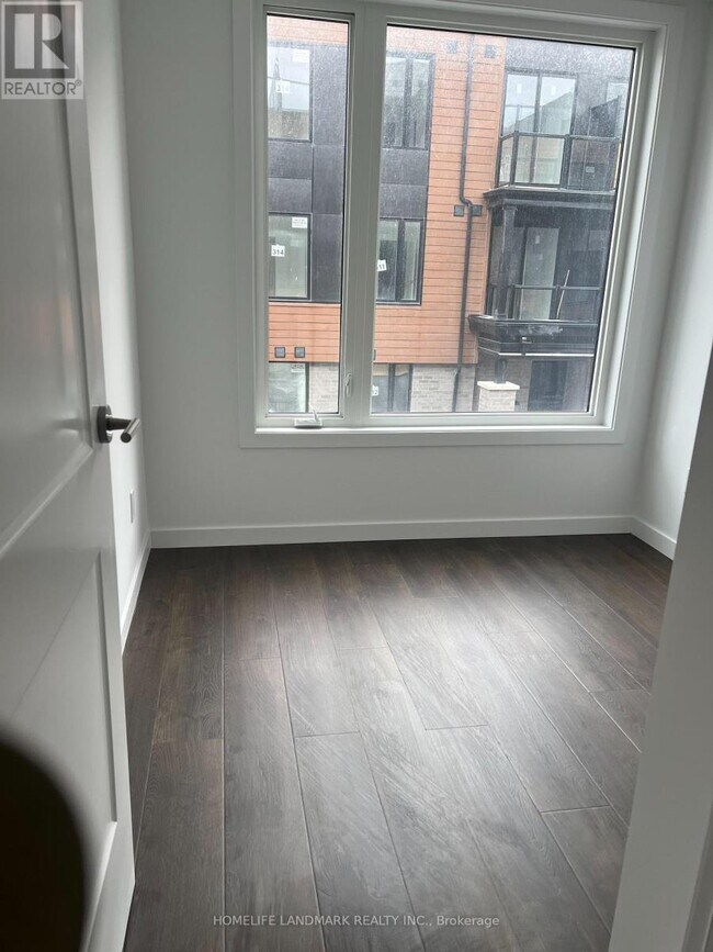 Photo du bâtiment - 117 Marydale Ave