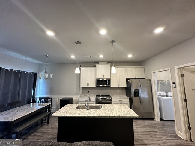 Foto del edificio - 1360 Sugar Glen Ct