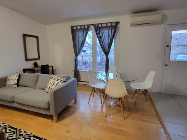 Building Photo - 4072 Rue Drolet-SI ID1222991P