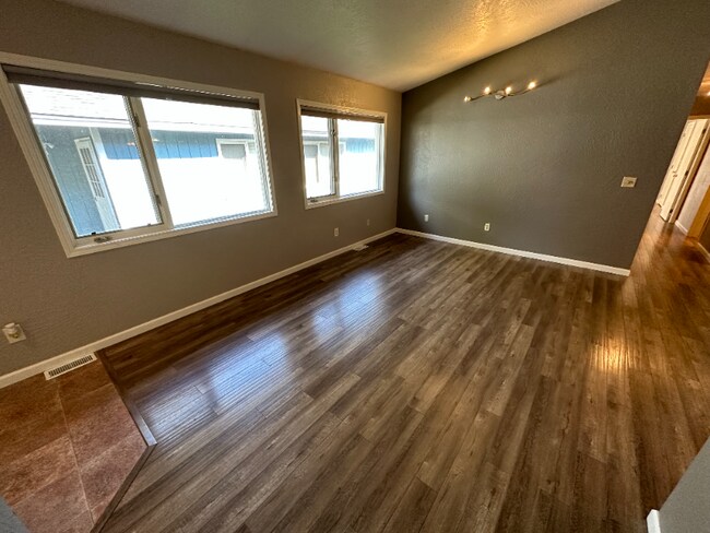 Building Photo - 2902 W 32nd Ave