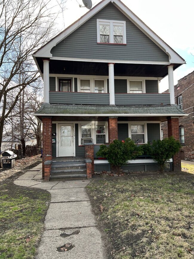 Building Photo - 1114 E 64th St