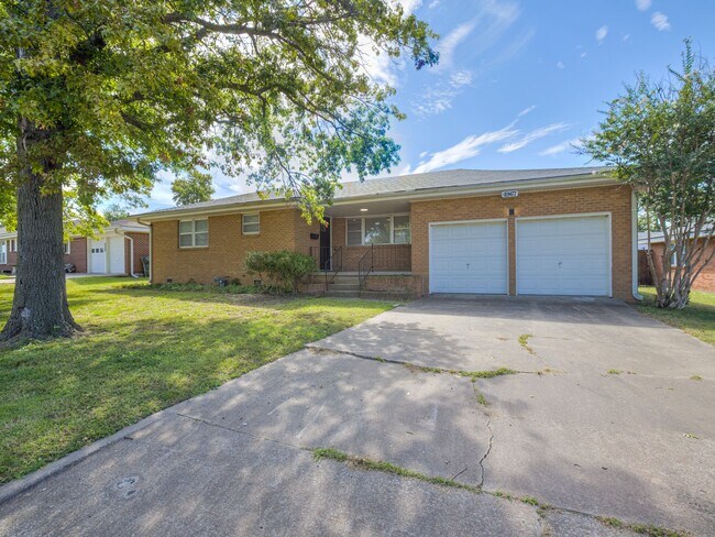 Building Photo - 4967 Princeton Dr