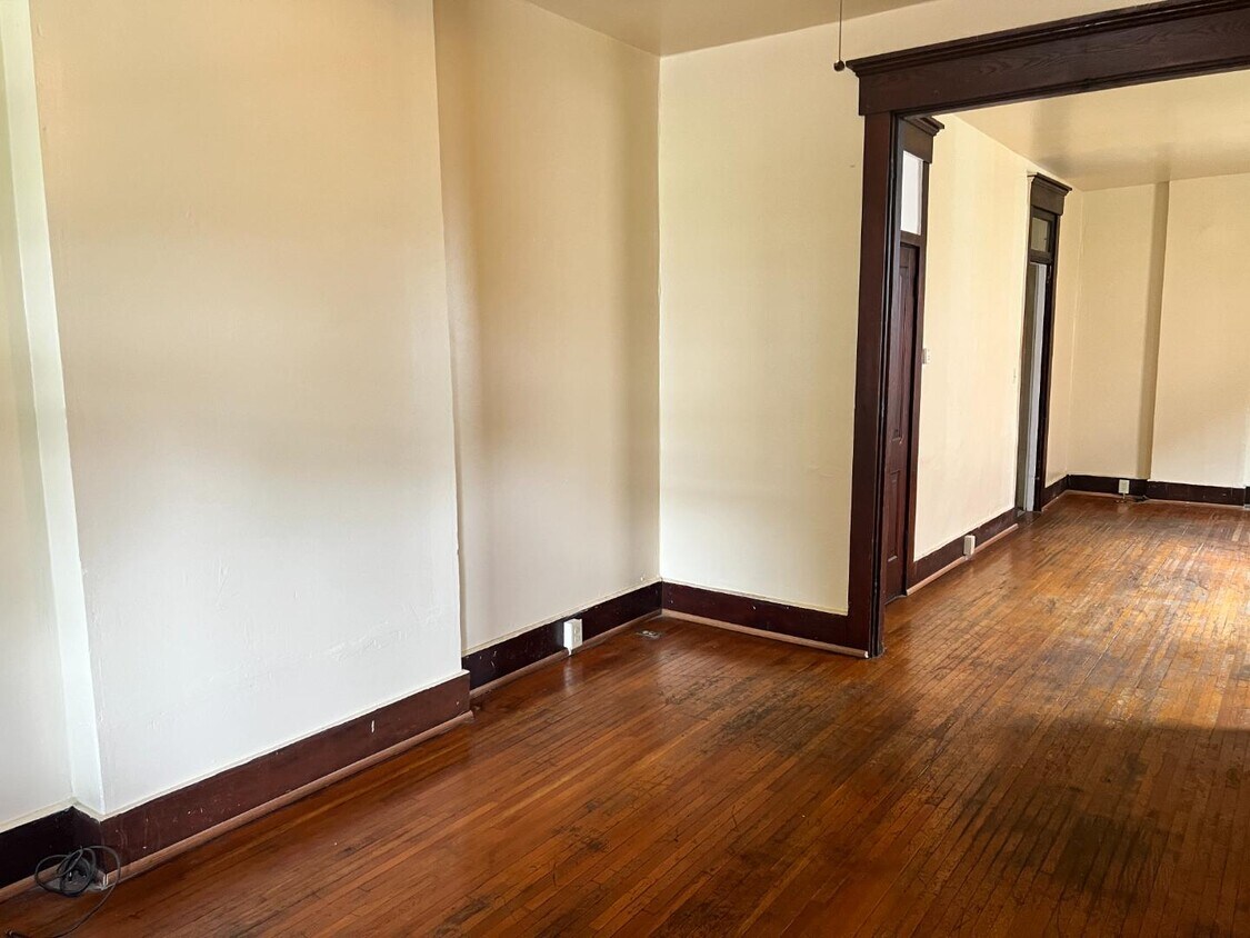 Primary Photo - 116 S 14th St