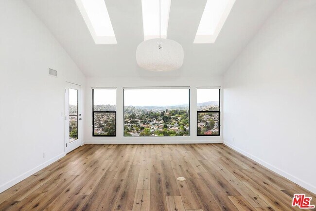 Foto del edificio - 1911 Silverwood Ln
