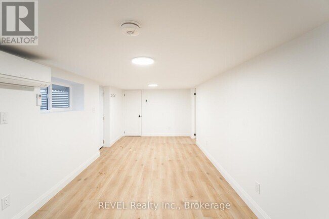 Photo du bâtiment - 718 Ontario Rd