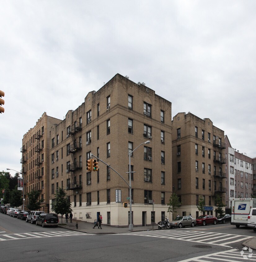 Primary Photo - 98-104 Vermilyea Ave