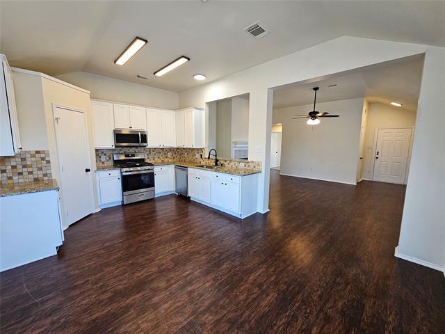 Building Photo - 1120 Chesterfield Dr