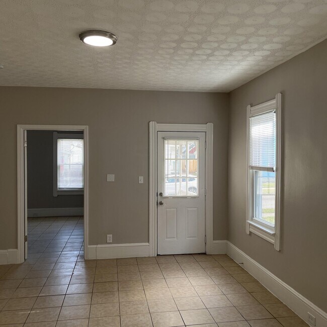 Building Photo - 3410 W 46th St
