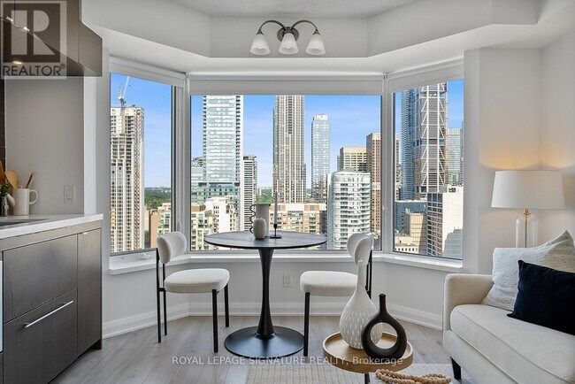 Photo du bâtiment - 155-2155 Yorkville Ave