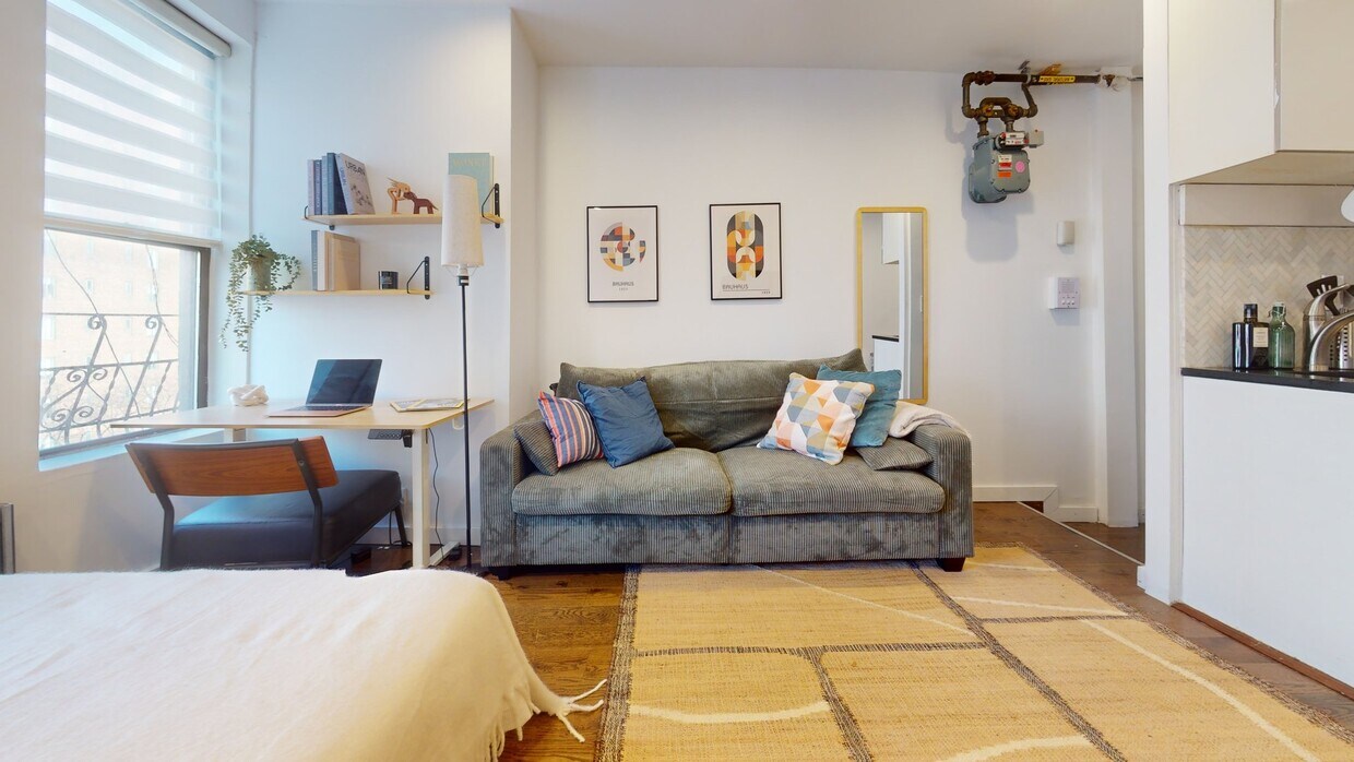 Photo - 534 E 14th St Apartment