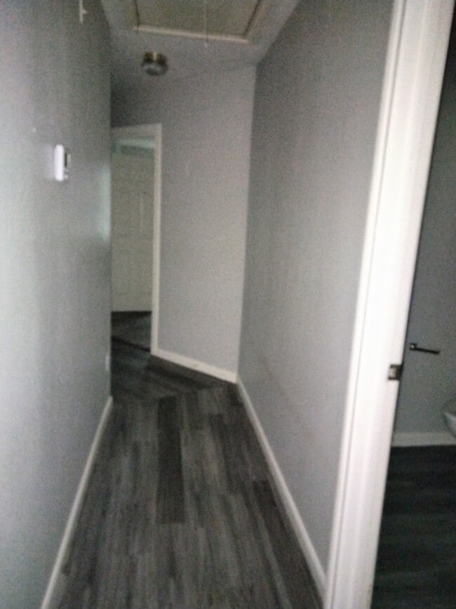 Building Photo - 208 Canterbury Dr