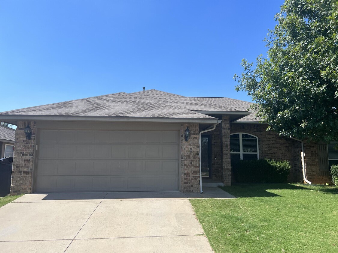 Photo - 901 Greenfield Ave (Yukon, OK)