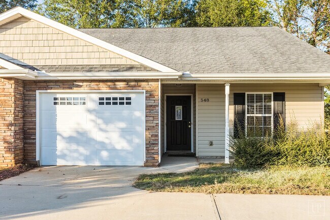 Building Photo - 548 Seays Crest Dr