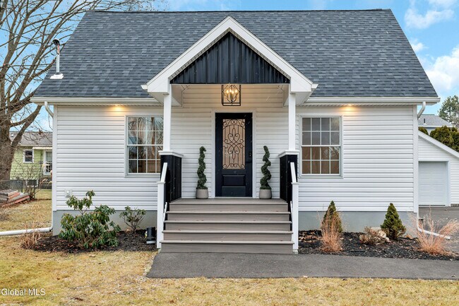 Foto del edificio - 64 Green Island Ave