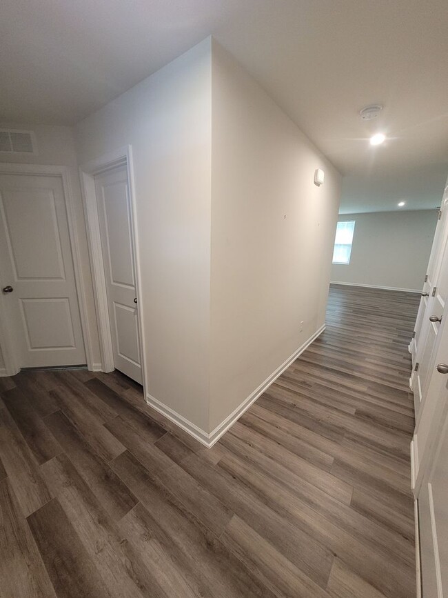 Building Photo - 227 Mildred Dr