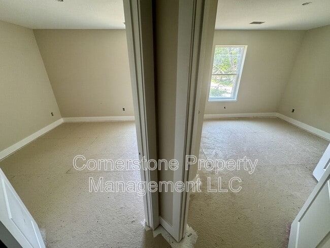 Building Photo - 8522 Kickapoo St