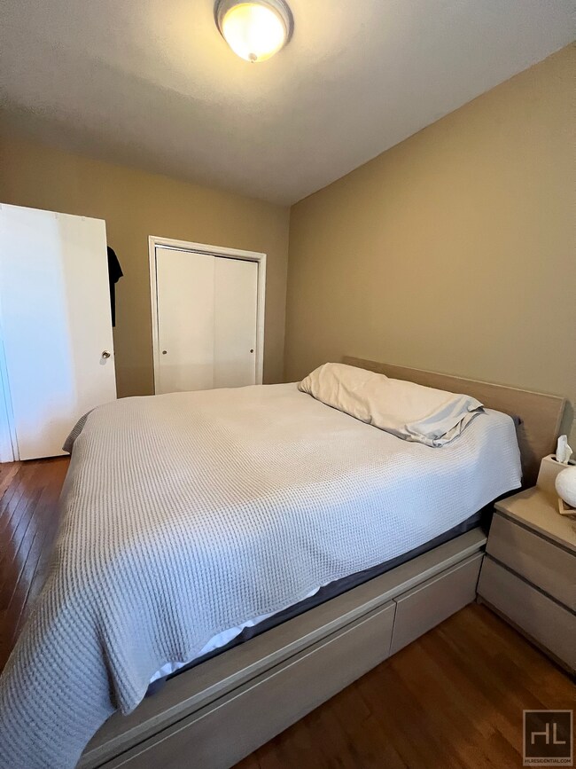 Foto del edificio - Large Living Space with Separate Kitchen 1...