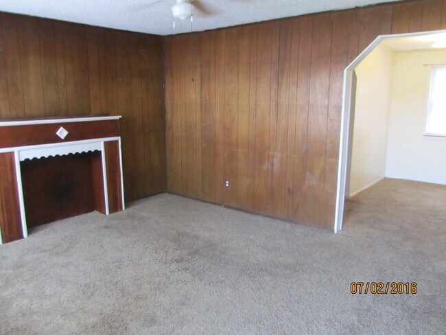 Building Photo - SW OKC Home For Rent - 2-bed 1-bath coming August 20th
