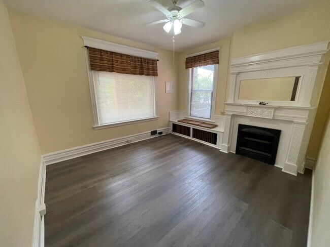 Living room - 341 S Aiken Ave
