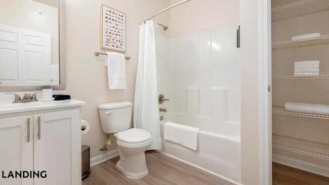 Building Photo - 9015 Kings Grant Dr